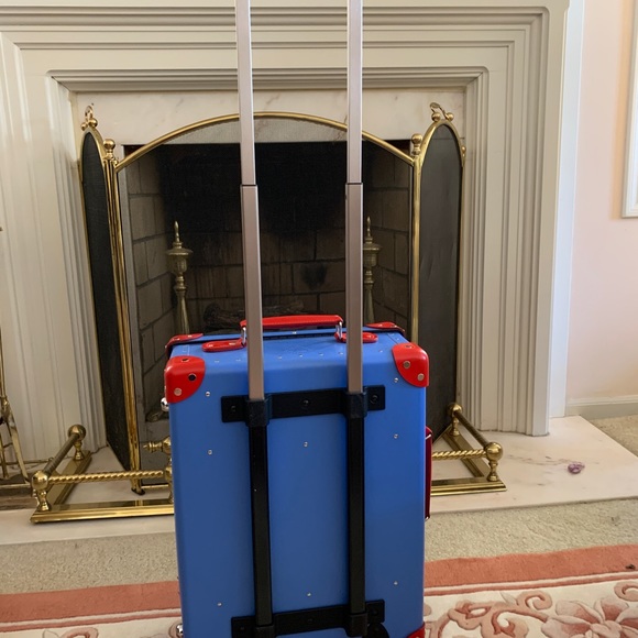 Like new Globetrotter Suitcase - Picture 8 of 10